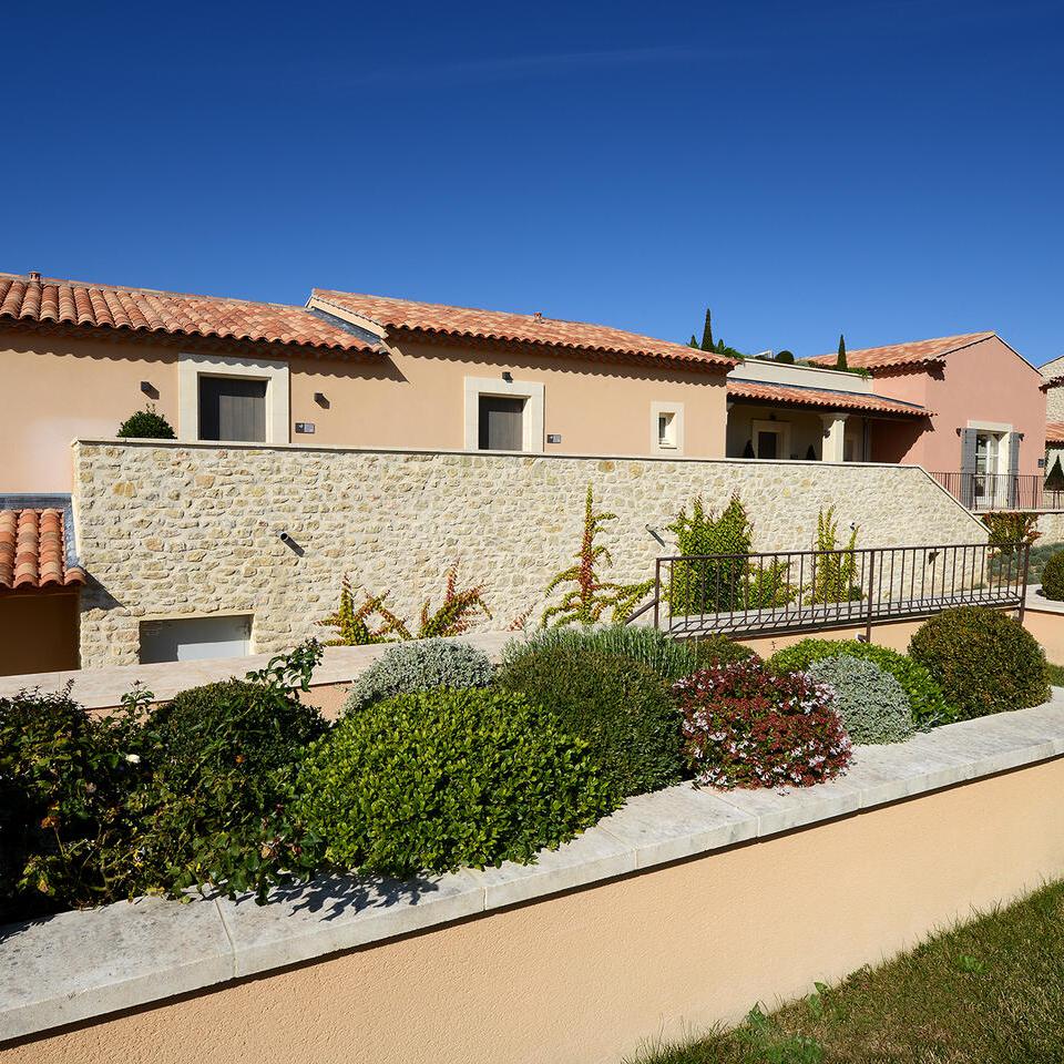 Chai du Château La Coste à Le Puy-Sainte-Réparade - Photographe : Didier Gémignani
