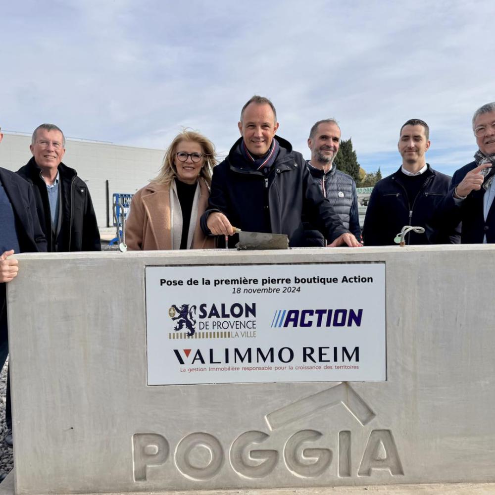 Pose 1ère pierre bâtiment de stockage enseigne « action » à Salon de Provence